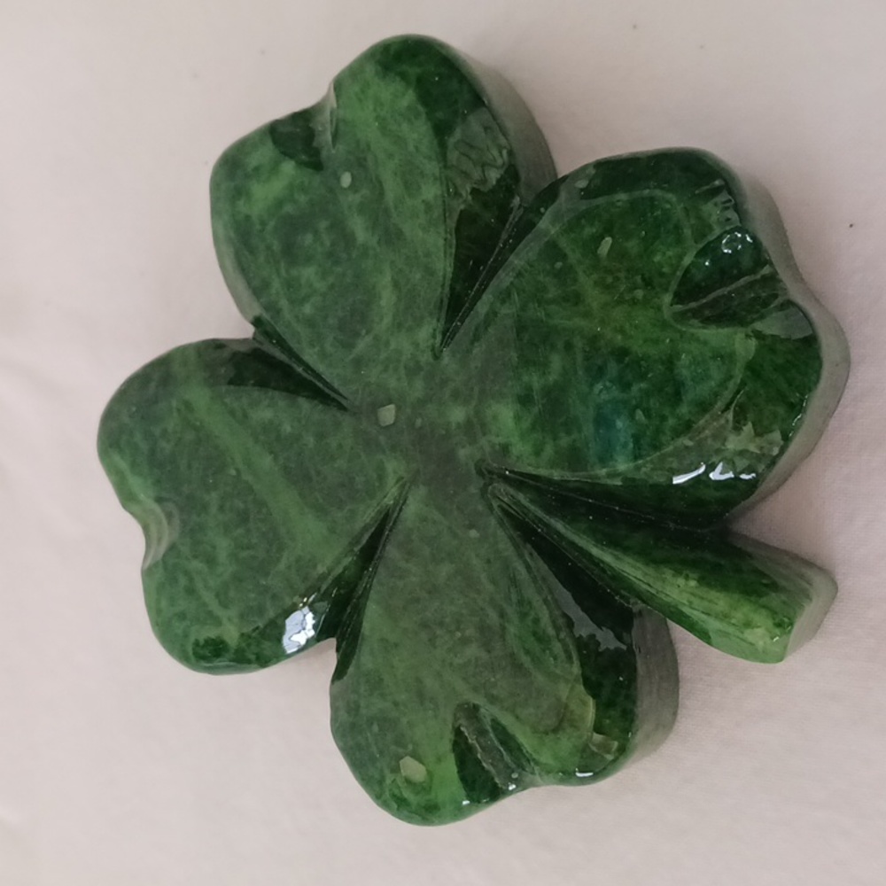 Alabaster Shamrock / Clover Paper Weight
